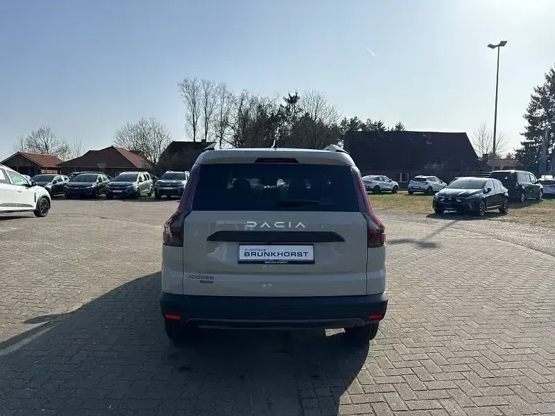 Neu Dacia Jogger Journey 158 PS (116 kW) 2026 Beige Van / Kleinbus