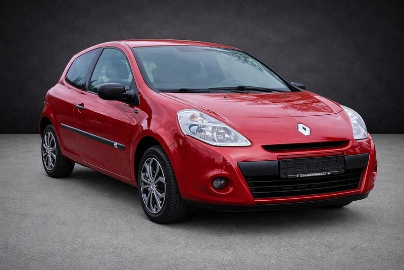 Gebraucht Renault Clio II 75 PS (55 kW) 2011 Rot Kleinwagen
