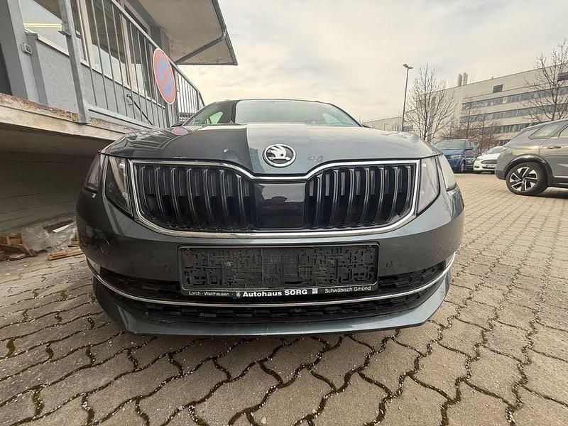 Gebraucht Skoda Octavia 179 PS (131 kW) 2017 Grau Kombi