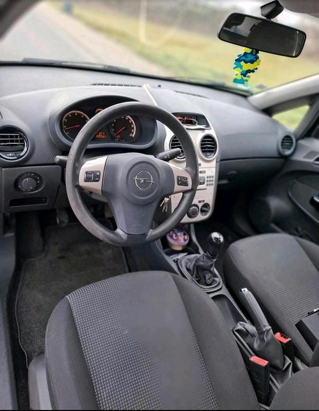 Second-hand Opel Corsa 90 CP (66 kW) 2009 Negru Hatchback