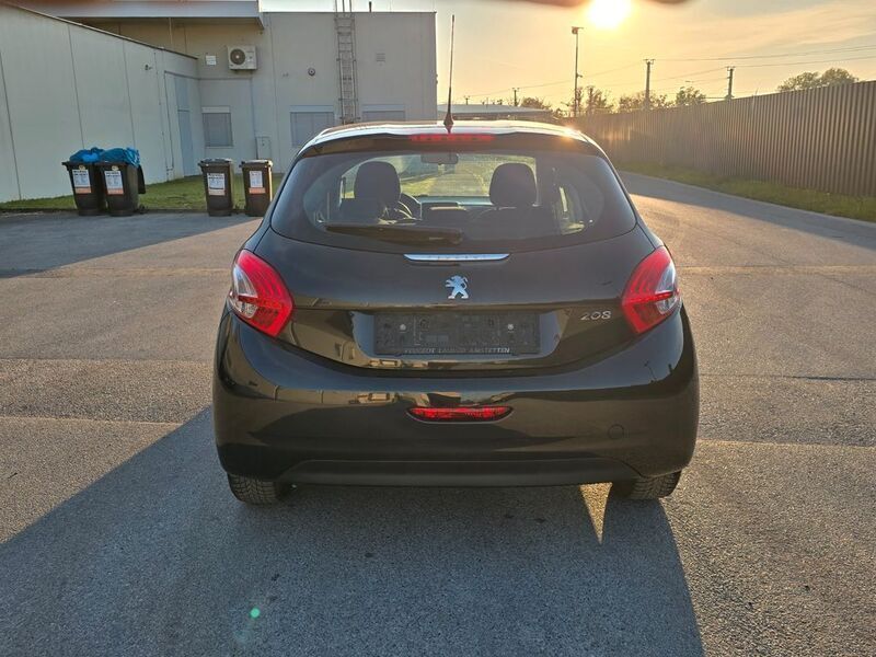 Gebraucht Peugeot 208 Active 95 PS (69 kW) 2012 Schwarz Kleinwagen