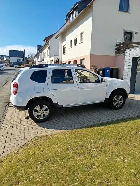 Gebraucht Dacia Duster Ambiance 114 PS (83 kW) 2016 Weiß SUV