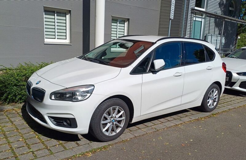 Weiß Gebraucht 2015 BMW 220 Active Tourer Advantage Van / Kleinbus | 13.300 € (Guter Preis) - Bild 1/4