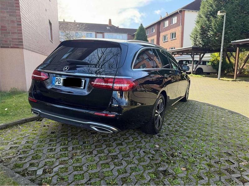 Gebraucht Mercedes E220 Avantgarde 194 PS (142 kW) 2020 Kombi