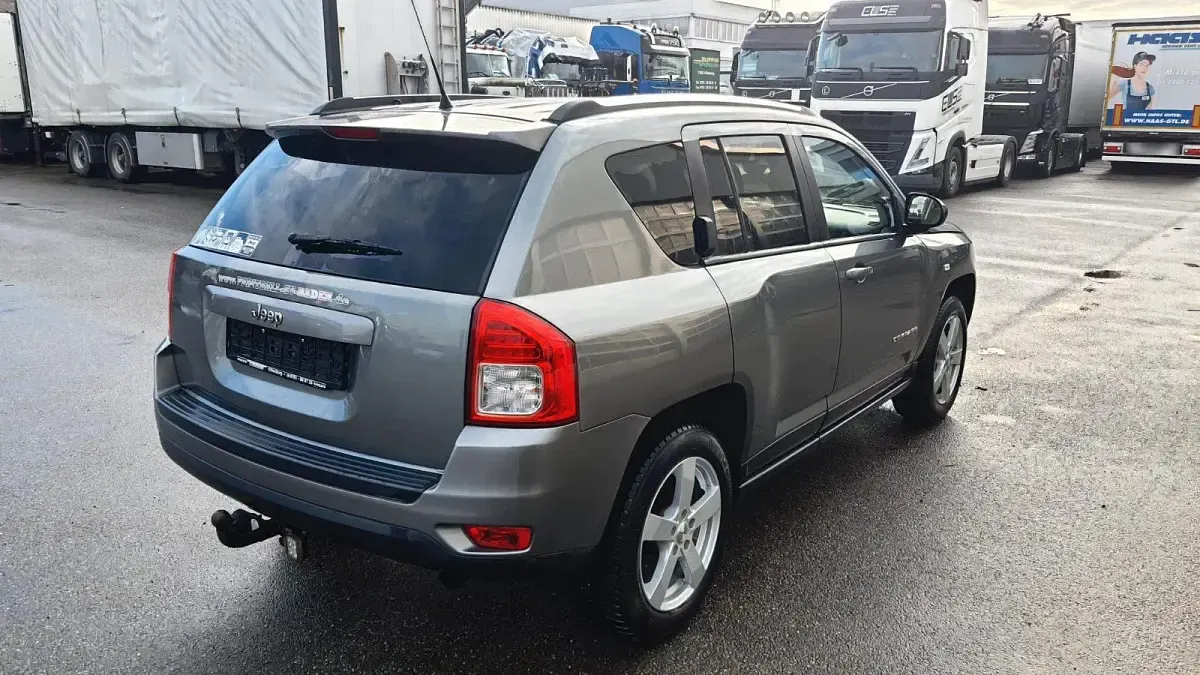 Käytetty Jeep Compass 156 HP (114 kW) 2013 Harmaa Katumaasturi