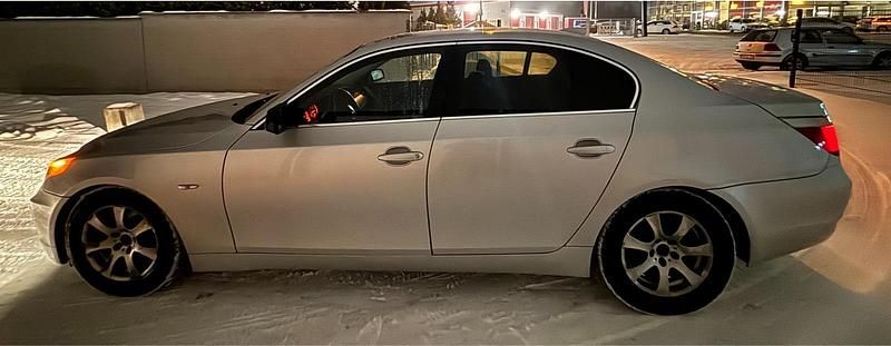 Gebraucht BMW 530 218 PS (160 kW) 2003 Silber Limousine