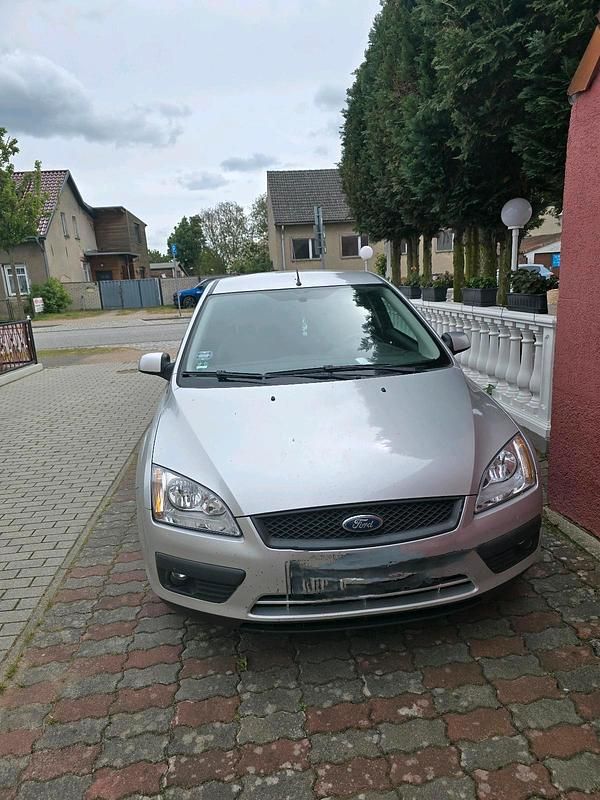 Silber Gebraucht 2006 Ford Focus Limousine | 2.000 € (Fairer Preis) - Bild 1/1
