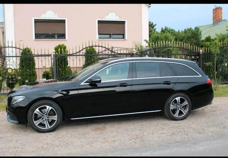 Schwarz Gebraucht 2017 Mercedes E220 Kombi | 22.999 € (Fairer Preis) - Bild 1/4