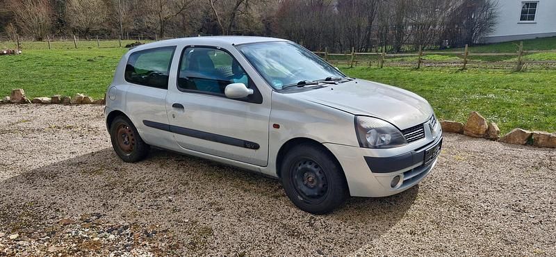 Gebraucht Renault Clio II 75 PS (55 kW) 2002 Kleinwagen