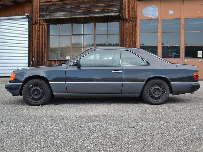 Schwarz Gebraucht 1989 Mercedes E300 Coupé | 6.900 € - Bild 1/4