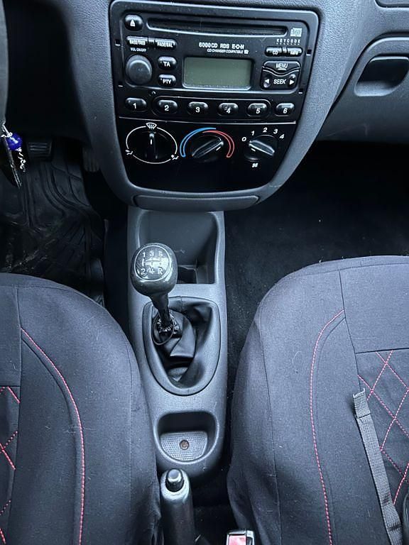 Gebraucht Ford Fiesta 75 PS (55 kW) 2000 Violet Kleinwagen