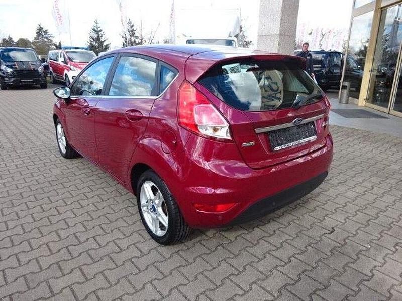 Gebraucht Ford Fiesta Titanium 101 PS (74 kW) 2015 Violet Kleinwagen