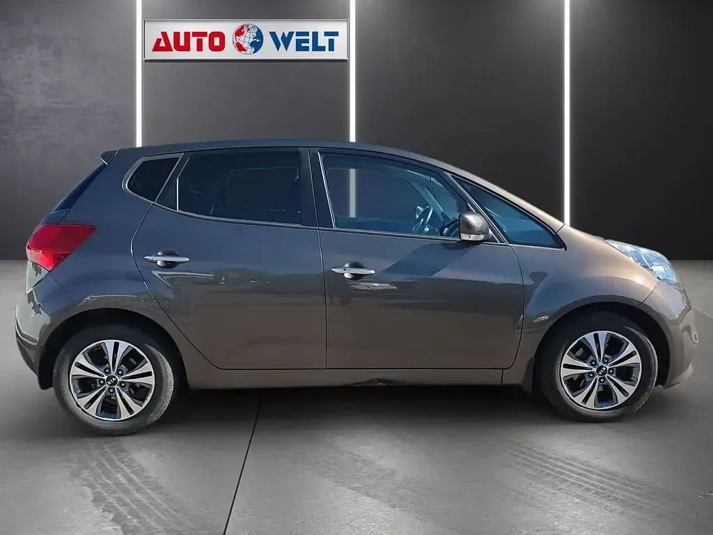 Gebraucht Kia Venga Attract 90 PS (66 kW) 2016 Braun Kleinwagen