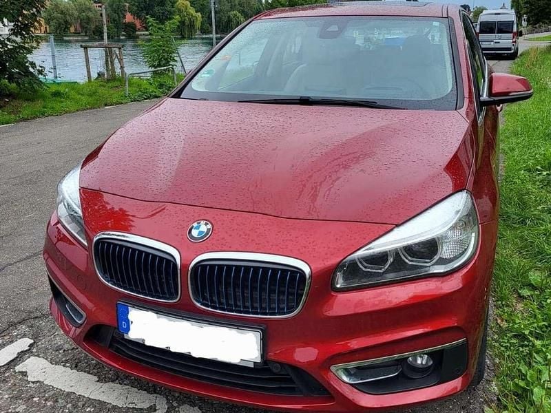 Rot Gebraucht 2017 BMW 225 Active Tourer iPerformance Van / Kleinbus | 11.999 € (Guter Preis) - Bild 1/4