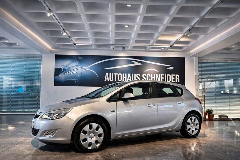 Gebraucht Opel Astra Selection 116 PS (85 kW) 2010 Silber Kombi