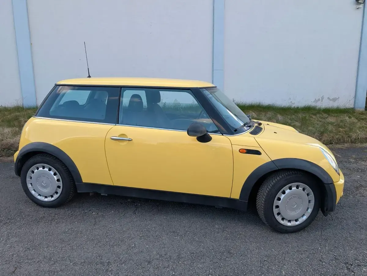 Occasion Mini ONE 90 PK (66 kW) 2002 Geel Hatchback