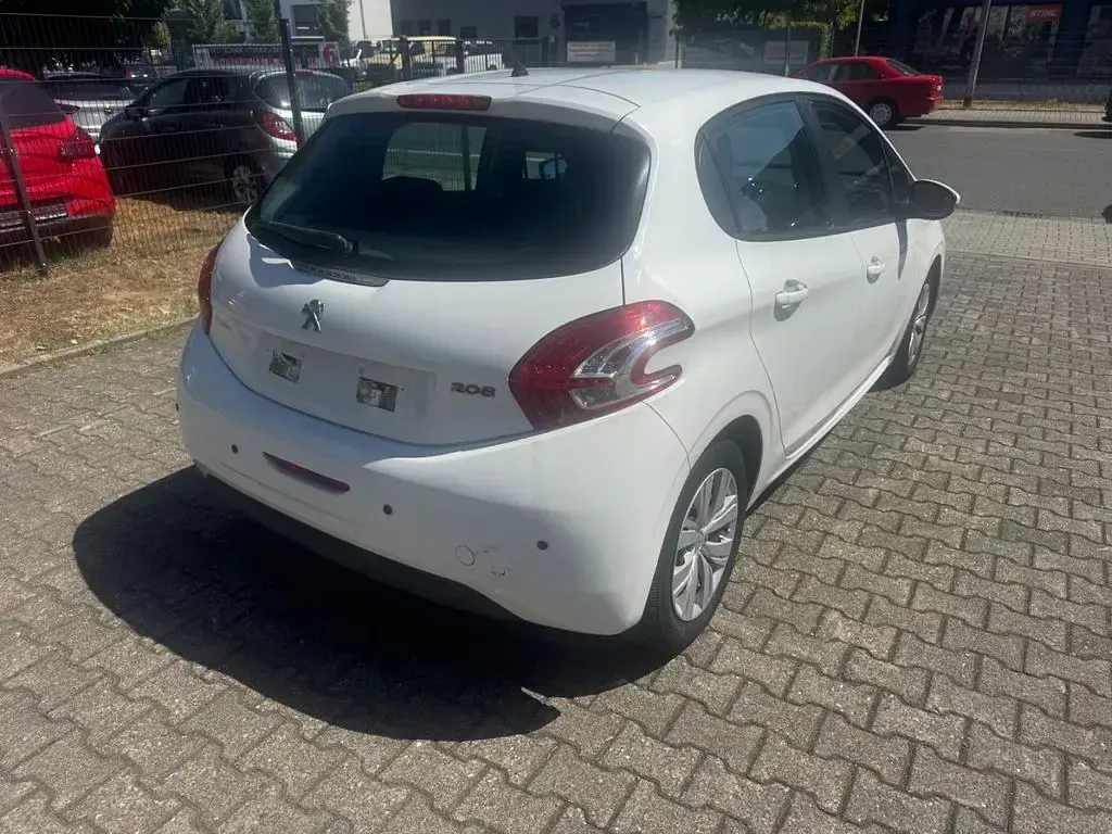 Gebraucht Peugeot 208 Active 68 PS (50 kW) 2013 Weiß Kleinwagen