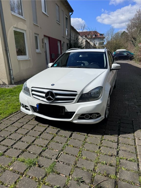 Weiß Gebraucht 2012 Mercedes C180 Avantgarde Kombi | 6.950 € (Fairer Preis) - Bild 1/4