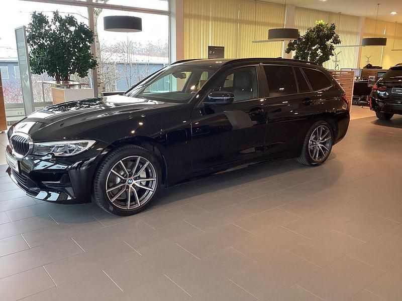 Gebraucht BMW 330e Advantage 292 PS (214 kW) 2021 Schwarz ii Kombi