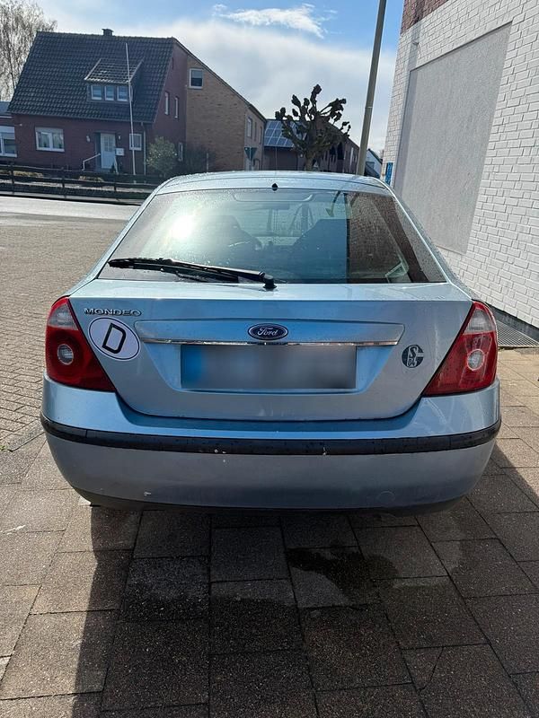 Gebraucht Ford Mondeo 125 PS (91 kW) 2004 Blau Limousine