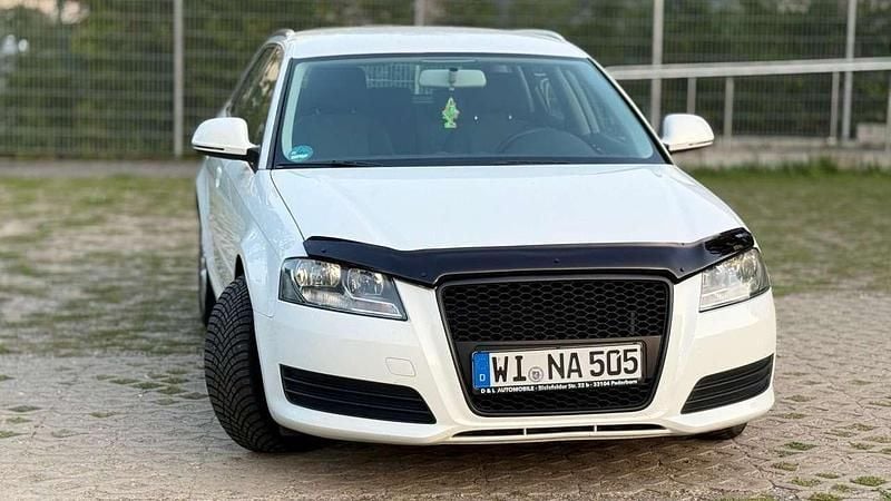 Weiß Gebraucht 2009 Audi A3 Sportback Ambiente Kombi | 4.900 € (Fairer Preis) - Bild 1/4
