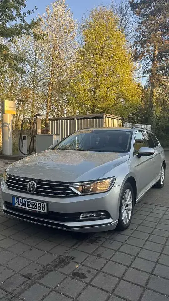Gebraucht VW Passat Comfortline 150 PS (110 kW) 2017 Grau Kombi