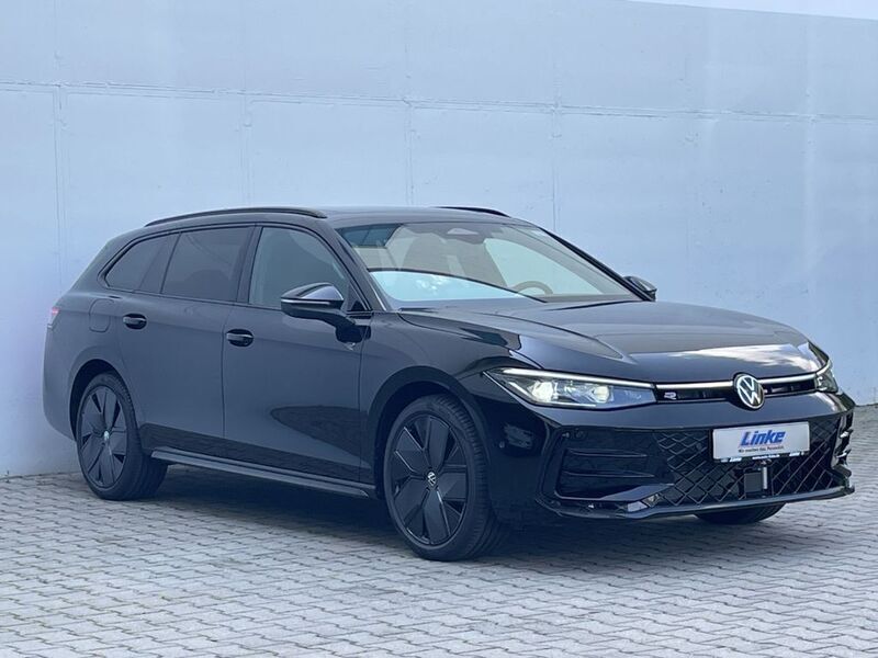 Gebraucht VW Passat R-line 272 PS (200 kW) 2024 Grenadillschwarz metallic Kombi