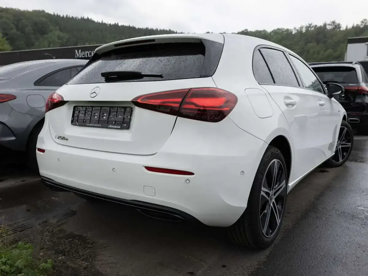 Gebraucht Mercedes A250 Progressive 163 PS (119 kW) 2025 Weiss unilack polarweiß Limousine