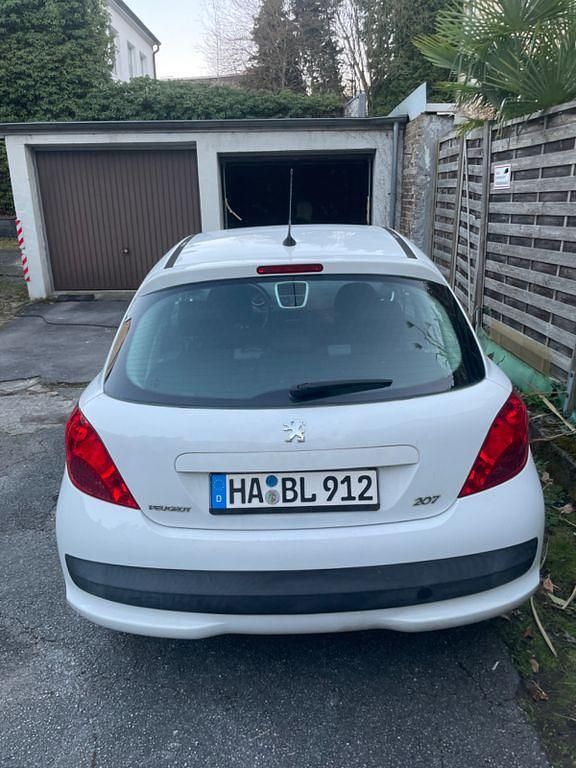 Gebraucht Peugeot 207 Premium 95 PS (69 kW) 2009 Weiß Kleinwagen