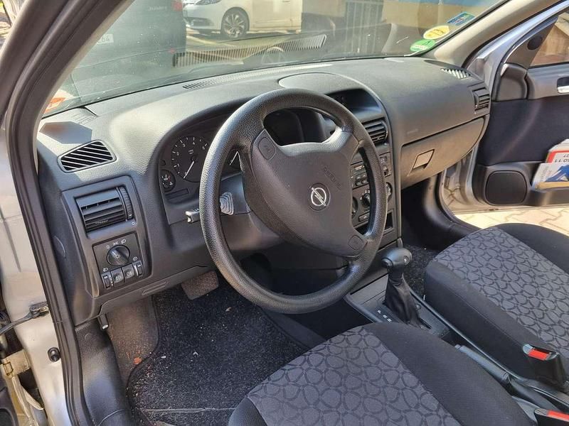 Gebraucht Opel Astra 90 PS (66 kW) 1998 Silber Limousine