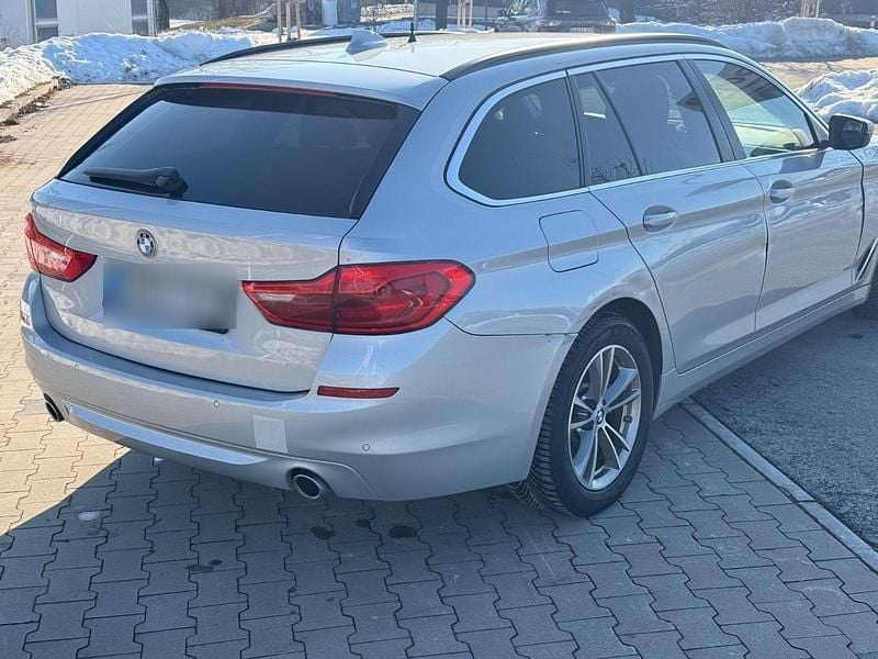Gebraucht BMW 520 190 PS (139 kW) 2019 Silber Kombi