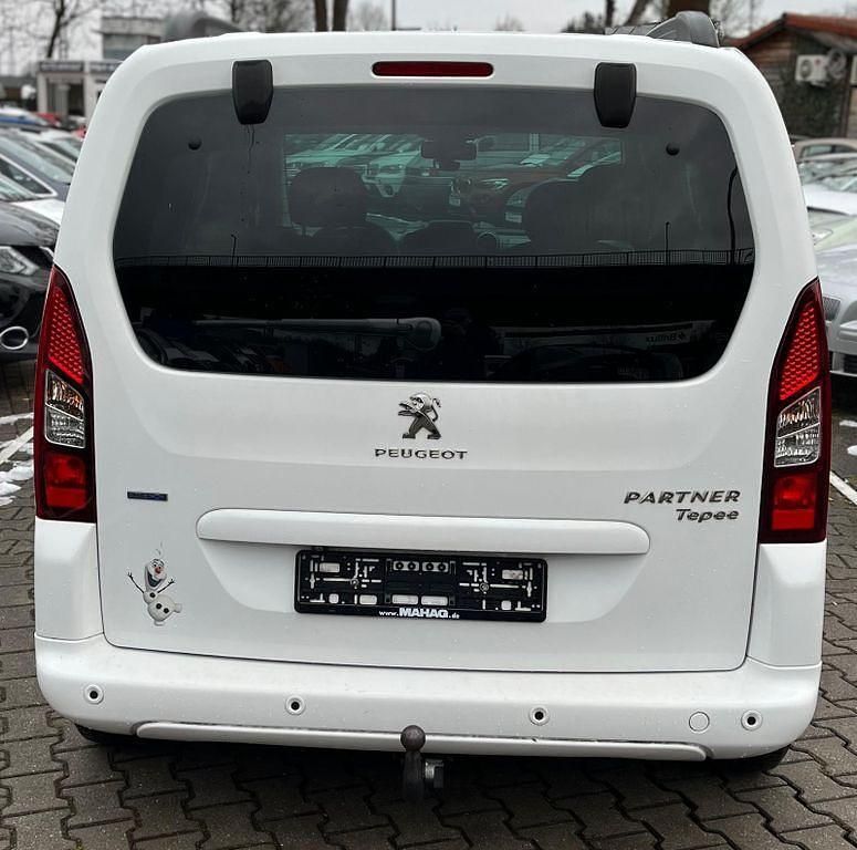 Gebraucht Peugeot TePee Active 99 PS (72 kW) 2016 Weiß SUV