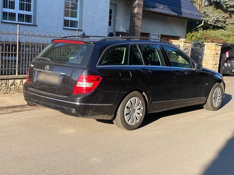 Gebraucht Mercedes C180 156 PS (114 kW) 2011 Schwarz Kombi