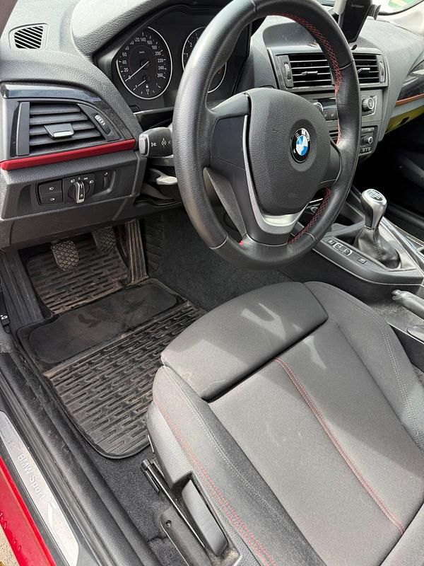 Second-hand BMW 116 Shadowline 2012 Roșu Hatchback
