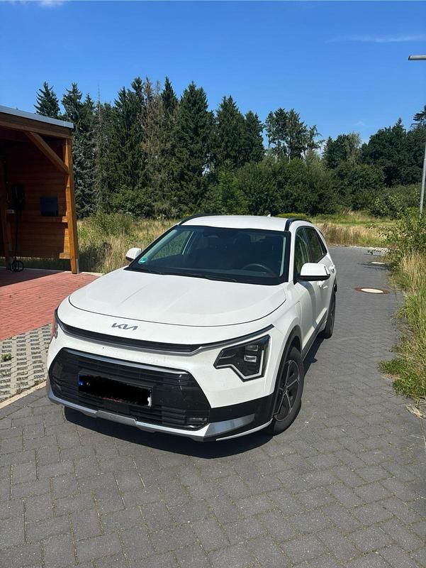 Weiß Gebraucht 2022 Kia Niro Vision SUV | 26.000 € (Superpreis) - Bild 1/4