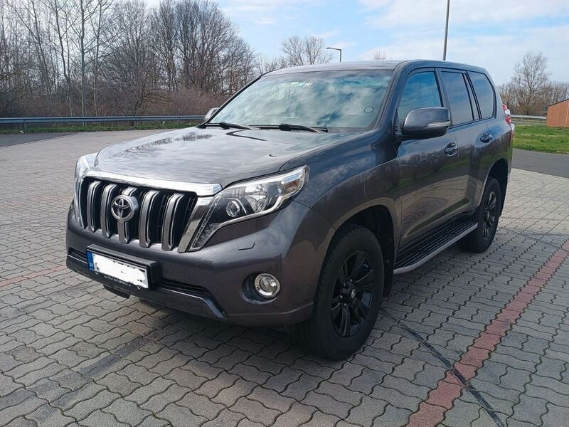 Grau Gebraucht 2017 Toyota Land Cruiser SUV | 38.500 € (Fairer Preis) - Bild 1/4