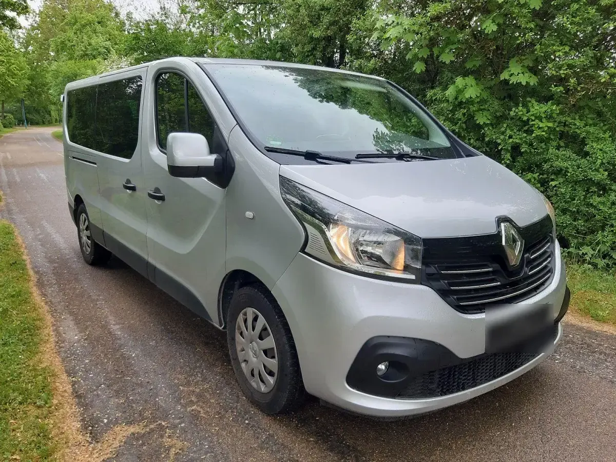 Gebraucht Renault Trafic 145 PS (106 kW) 2015 Silber Van / Kleinbus