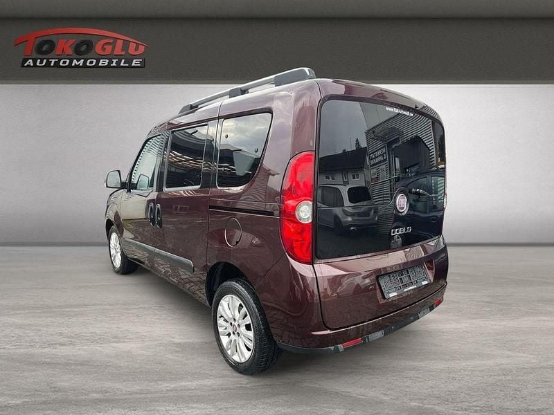 Gebraucht Fiat Doblò Emotion 95 PS (69 kW) 2012 Bordeaux ( vr590/a )) (rot Van / Kleinbus