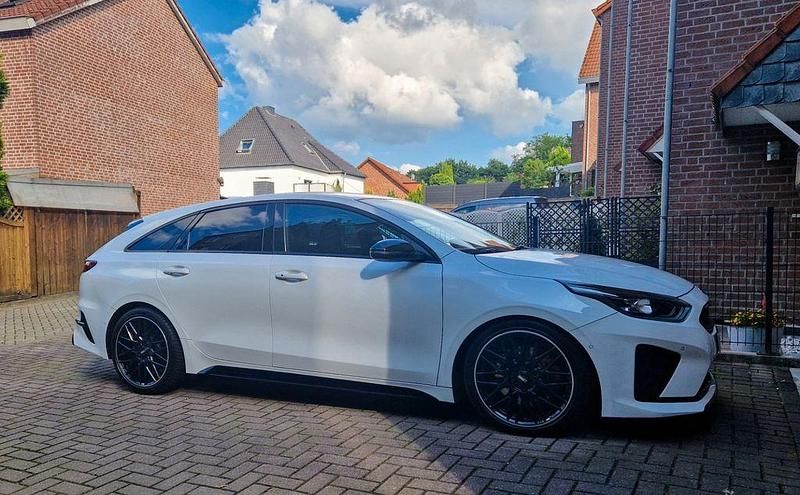Gebraucht Kia ProCeed 204 PS (150 kW) 2019 Weiß Limousine