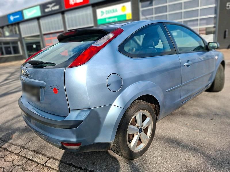 Gebraucht Ford Focus 125 PS (91 kW) 2005 Blau Limousine