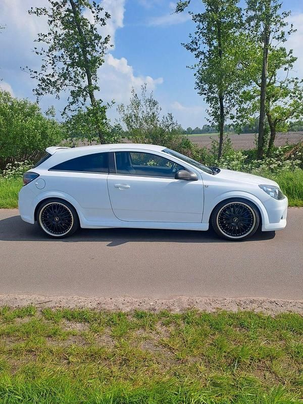 Gebraucht Opel Astra Edition 241 PS (177 kW) 2008 Limousine