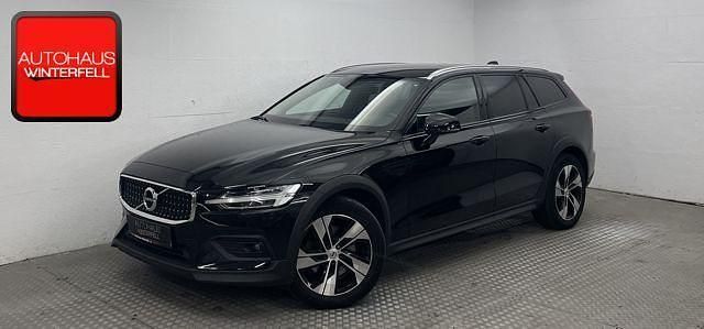 Schwarz Gebraucht 2021 Volvo V60 CC Pro Kombi | 31.300 € (Fairer Preis) - Bild 1/4