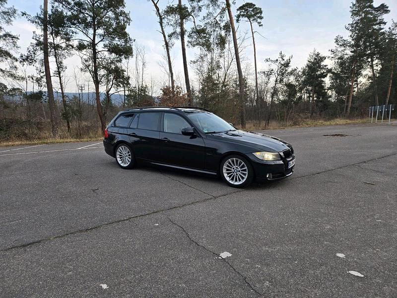Schwarz Gebraucht 2009 BMW 320 Kombi | 5.800 € (Etwas zu teuer) - Bild 1/4