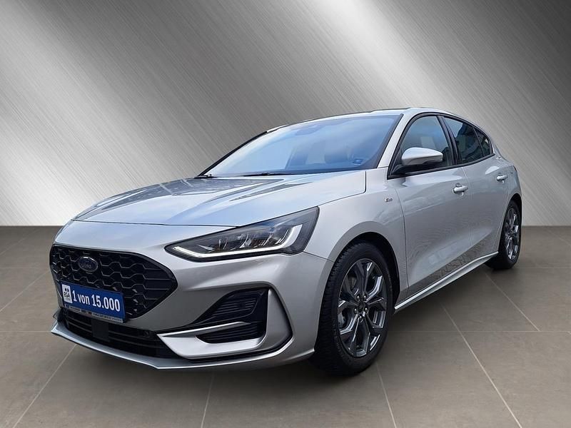 Silber metallic Gebraucht 2024 Ford Focus ST-Line | 27.820 € (Fairer Preis) - Bild 1/4