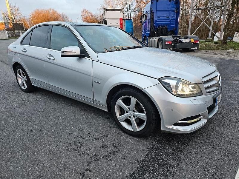 Silber Gebraucht 2012 Mercedes C220 Avantgarde Limousine | 8.450 € (Superpreis) - Bild 1/4