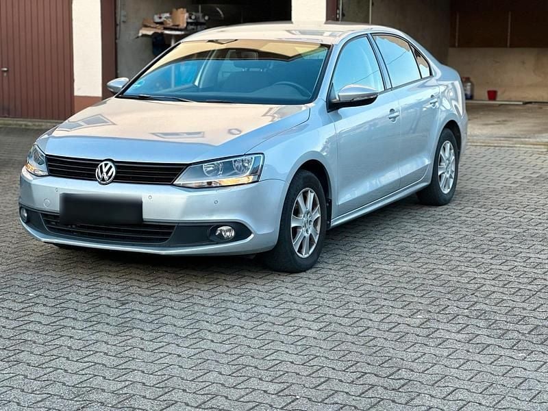 Gebraucht VW Jetta 122 PS (89 kW) 2014 Grau Limousine
