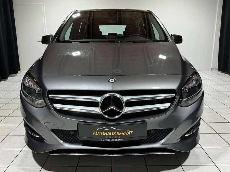 Gebraucht Mercedes B180 Style 122 PS (89 kW) 2016 Grau Van / Kleinbus