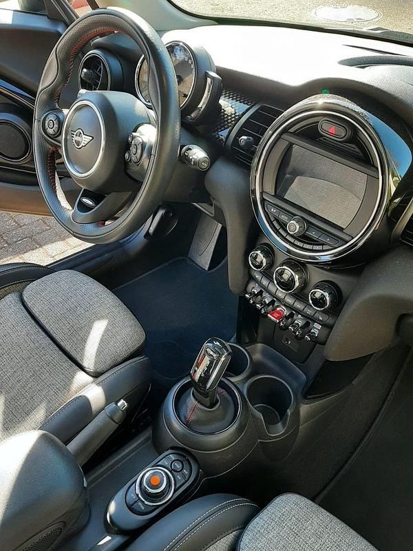 Usado Mini Cooper S 192 HP (141 kW) 2020 Cinzento Citadino