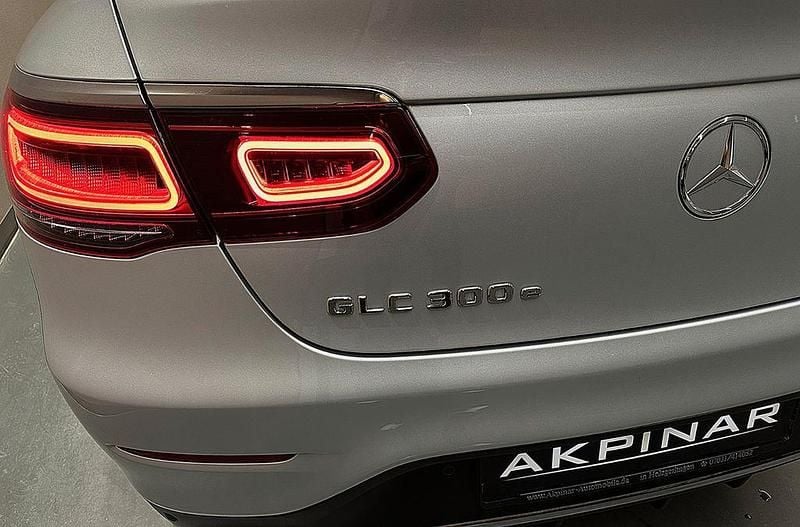 Gebraucht Mercedes GLC300e AMG line 211 PS (155 kW) 2020 Silber Coupé