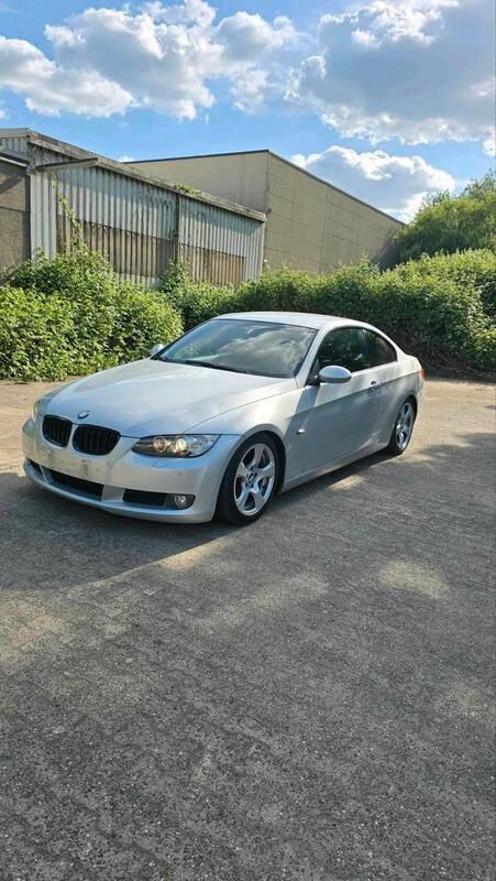 Silber Gebraucht 2010 BMW 320 Coupé | 7.990 € (Guter Preis) - Bild 1/4